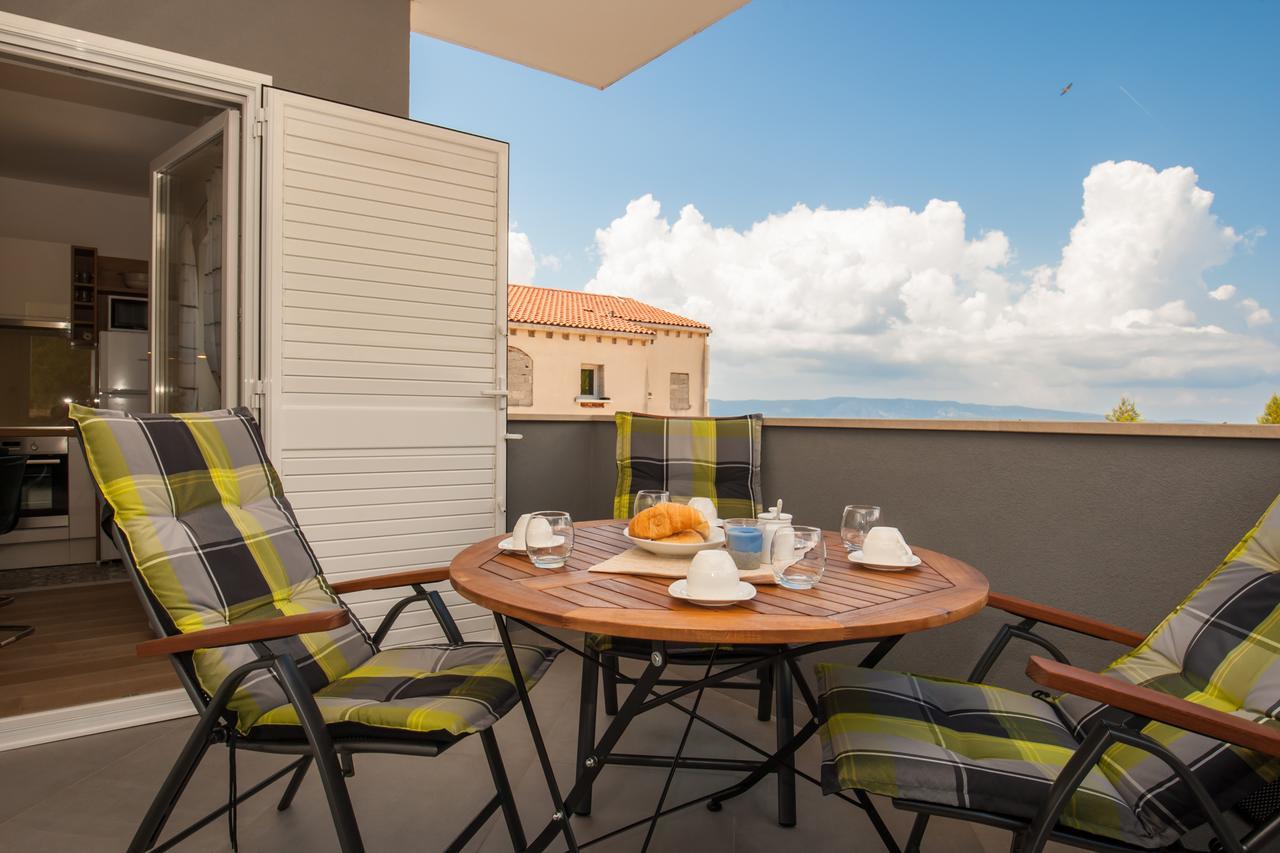 Apartments Mistral Бол Екстериор снимка