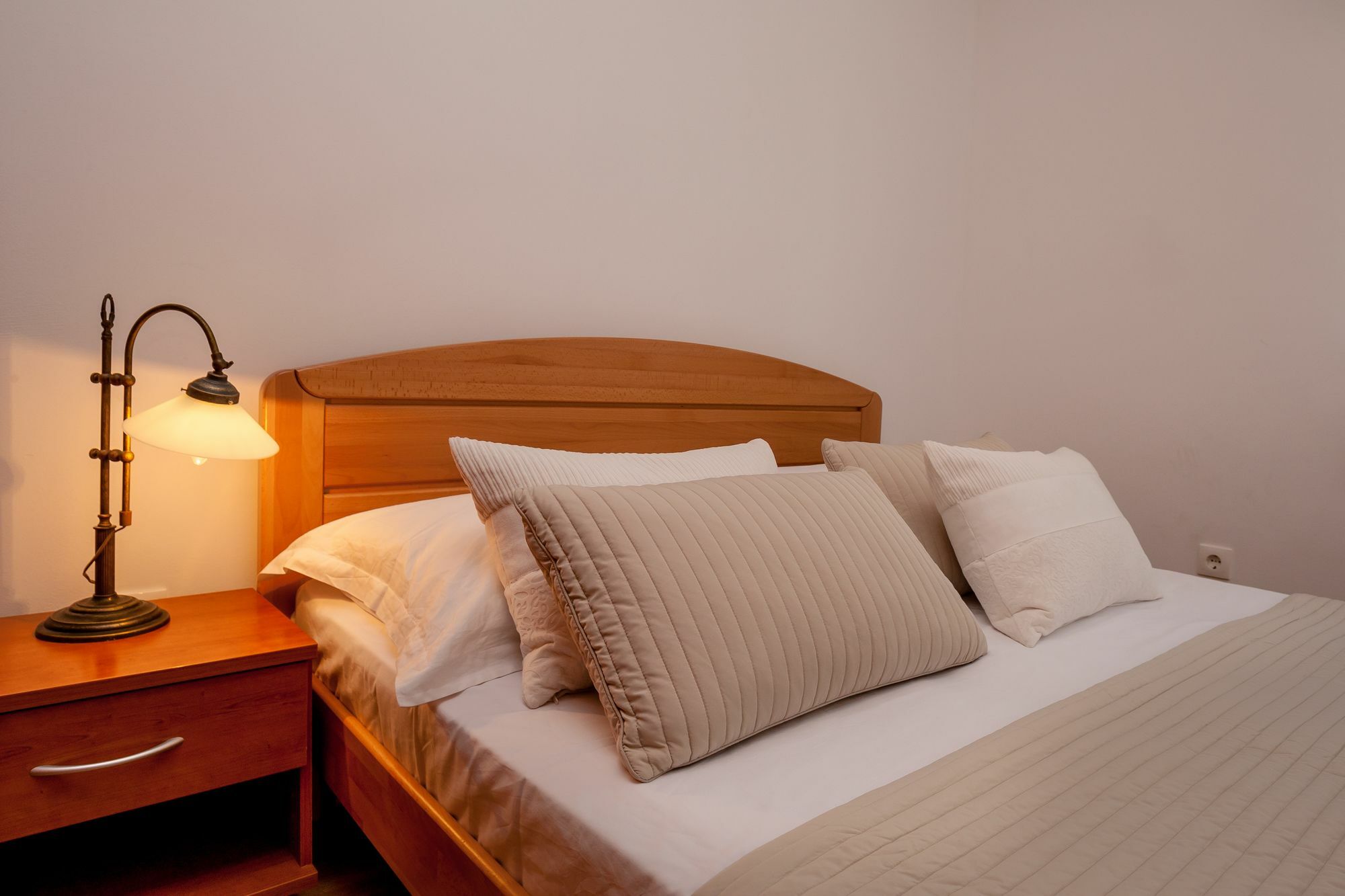 Apartments Mistral Бол Екстериор снимка