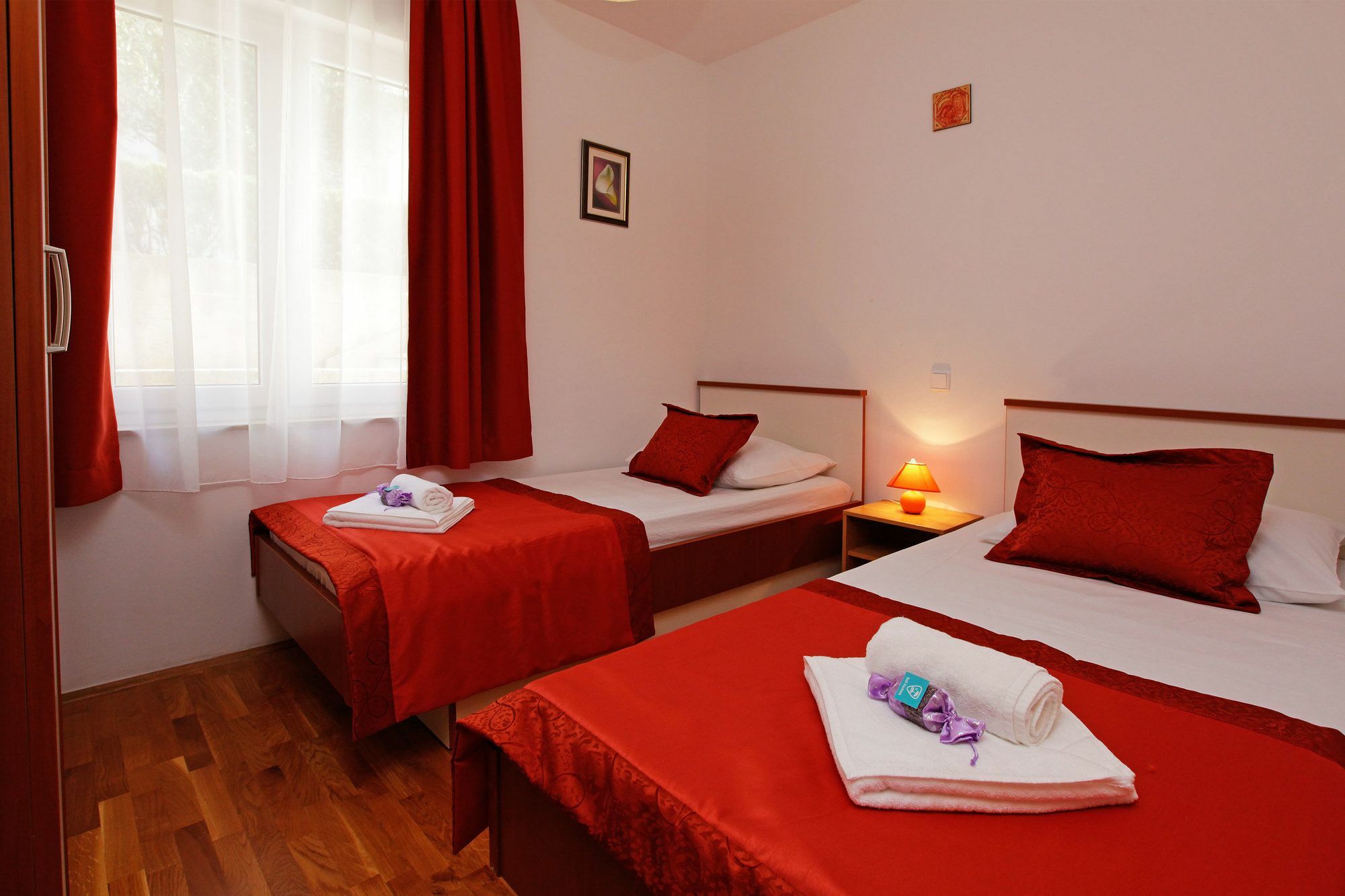 Apartments Mistral Бол Екстериор снимка